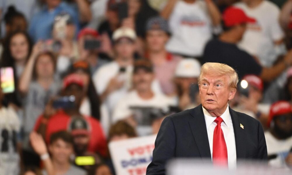 Fotografía fechada el 03 de agosto de 2024 del candidato republicano a la presidencia de Estados Unidos Donald Trump durante un evento electoral en Atlanta (EE. UU). EFE/ Edward M. Pio Roda