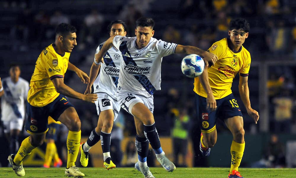 El campeón América recibió este sábado a Puebla en el estadio de la Ciudad de los Deportes, en Ciudad de México, en partido de la quinta jornada del Torneo Apertura mexicano. EFE/Víctor Cruz