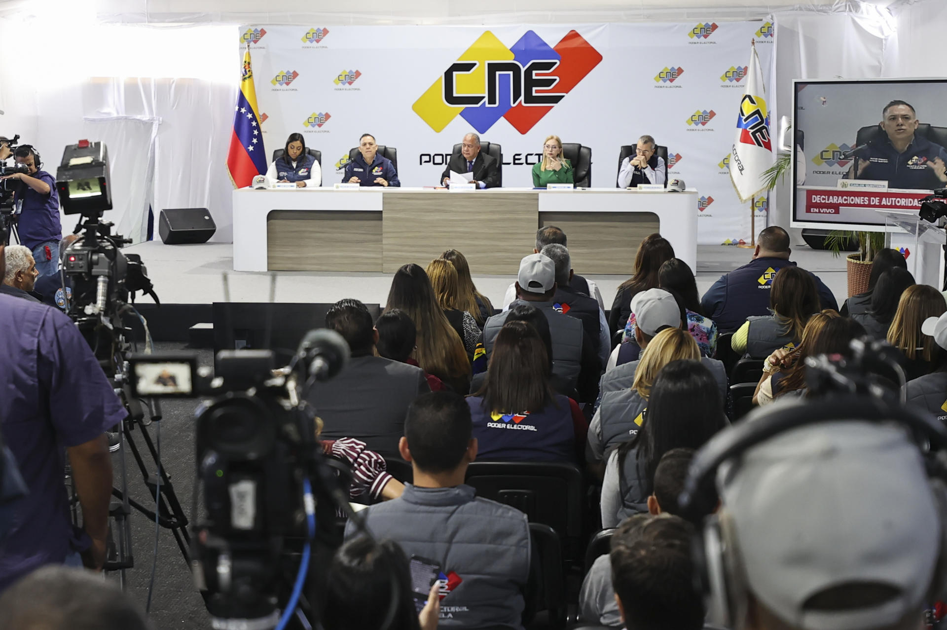 Fotografía de archivo de integrantes del Consejo Nacional Electoral (CNE) de Venezuela en una sesión. EFE/ Miguel Gutiérrez