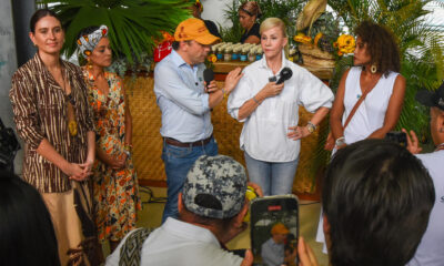 El alcalde de Cali, Alejandro Eder (c), habla junto a la gobernadora del Valle del Cauca, Dilian Francisca Toro (2-d), la secretaria de turismo de Cali, Mabel Lara (d), y la gestora social de la Alcaldía de Cali,Taliana Vargas (i), durante una rueda de prensa este sábado, en la ciudad de Cali (Colombia). EFE/ Ernesto Guzmán