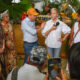 El alcalde de Cali, Alejandro Eder (c), habla junto a la gobernadora del Valle del Cauca, Dilian Francisca Toro (2-d), la secretaria de turismo de Cali, Mabel Lara (d), y la gestora social de la Alcaldía de Cali,Taliana Vargas (i), durante una rueda de prensa este sábado, en la ciudad de Cali (Colombia). EFE/ Ernesto Guzmán