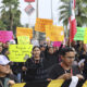 Trabajadores del Poder Judicial y estudiantes de derecho se manifestaron en contra de la reforma impulsada por el oficialismo, este viernes en Tapachula, en el estado de Chiapas (México). EFE/Juan Manuel Blanco