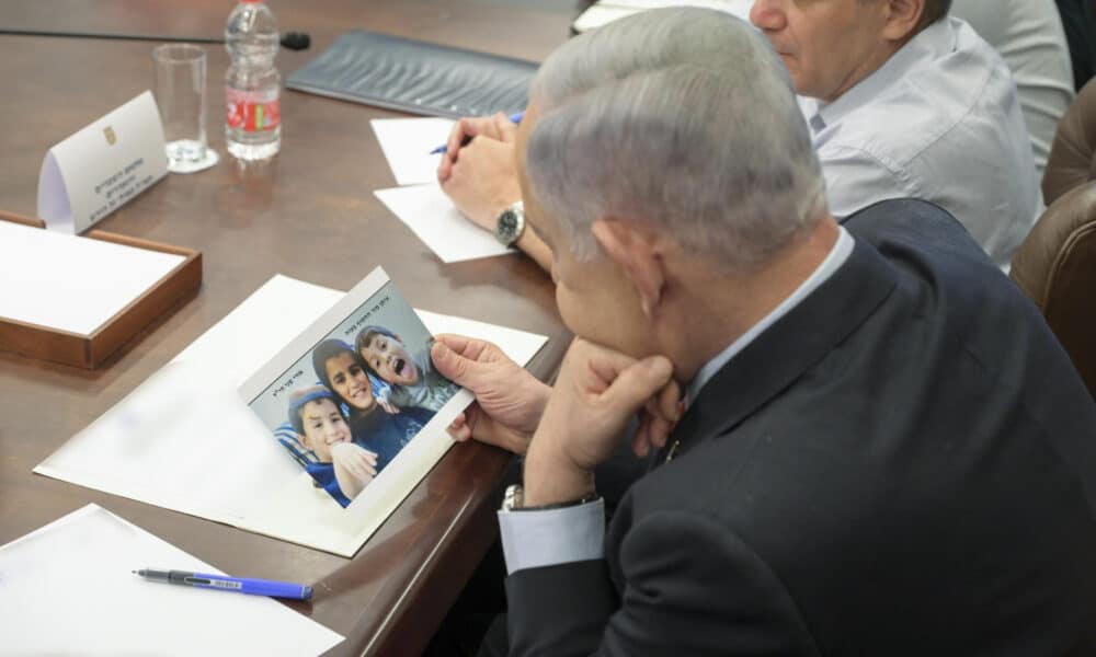 El primer ministro de Israel, Benjamin Netanyahu, este martes en la Oficina del Primer Ministro en Jerusalén, donde se reúne con representantes de los foros Gevura y Tikva . EFE/Ma'ayan Toaf (GPO) SOLO USO EDITORIAL/SOLO DISPONIBLE PARA ILUSTRAR LA NOTICIA QUE ACOMPAÑA (CRÉDITO OBLIGATORIO)