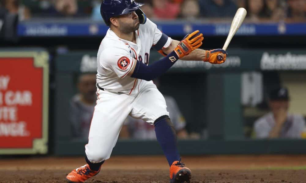 Fotografía de archivo en la que se registró al venezolano José Altuve, segunda base de los Astros de Houston, quien aportó un jonrón de dos carreras en el triunfo a domicilio de su equipo 4-8 sobre los Medias Rojas de Boston en la MLB. EFEAdam Davis