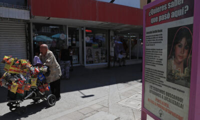 Fotografía de carteles de búsqueda de personas desaparecidas este jueves, en calles de Ciudad Juárez (México). EFE/Luis Torres