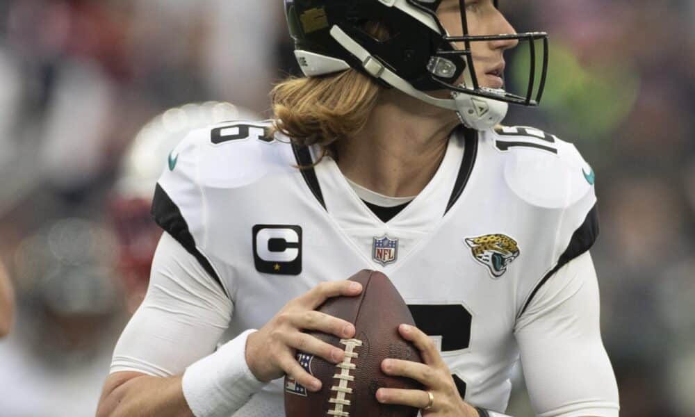 Fotografía de archivo en la que se registró al mariscal de campo de los Jaguars de Jacksonville, Trevor Lawrence. EFE/CJ Gunther