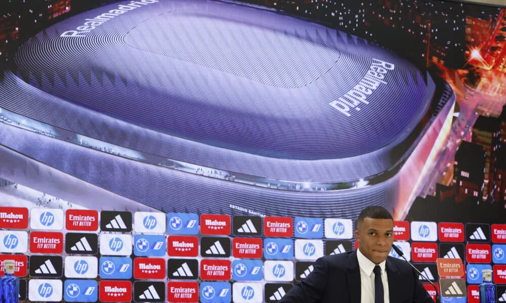 El francés Kylian Mbappé durante la rueda de prensa ofrecida tras su presentación como nuevo jugador del Real Madrid. EFE/Chema Moya