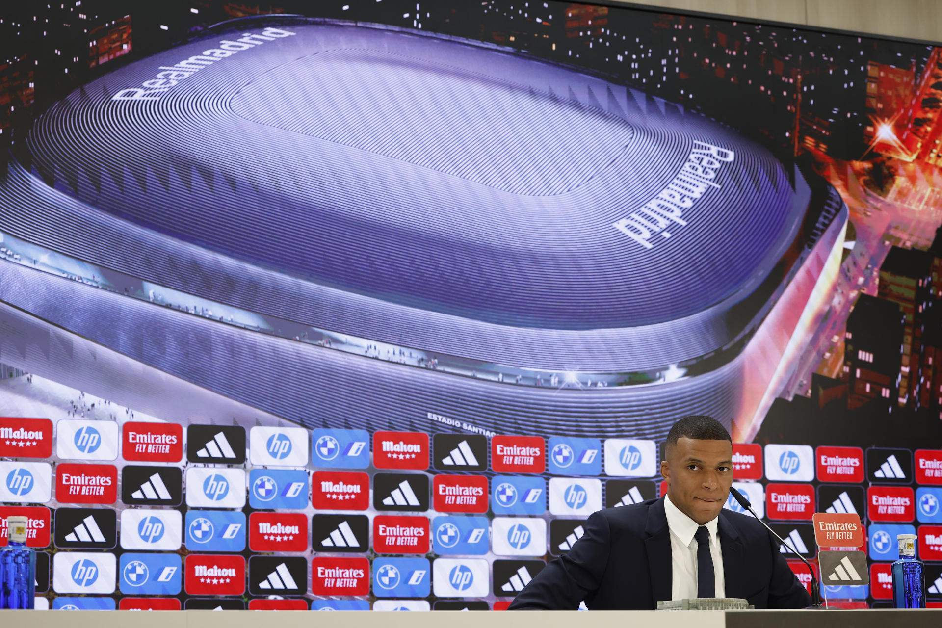 El francés Kylian Mbappé durante la rueda de prensa ofrecida tras su presentación como nuevo jugador del Real Madrid. EFE/Chema Moya