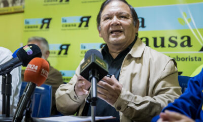 El aspirante a las primarias antichavistas Andrés Velásquez habla en una rueda de prensa en Caracas (Venezuela). EFE/ Miguel Gutiérrez