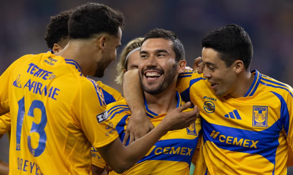 Los jugadores de Tigres celebran un gol este sábado, durante un partido de la Leagues Cup ante Inter Miami en el Estadio NRG en Houston, Texas. EFE/ Carlos Ramírez