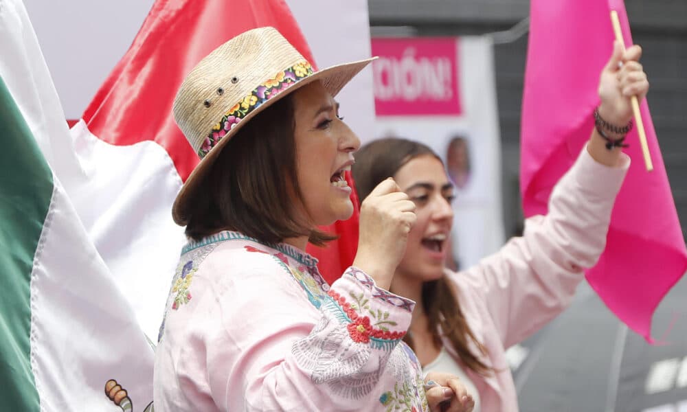 La ex candidata presidencial, Xóchitl Gálvez, participa en una protesta frente a las instalaciones del Instituto Nacional Electoral (INE) en la Ciudad de México (México). Fotografía de archivo. EFE/ Mario Guzmán