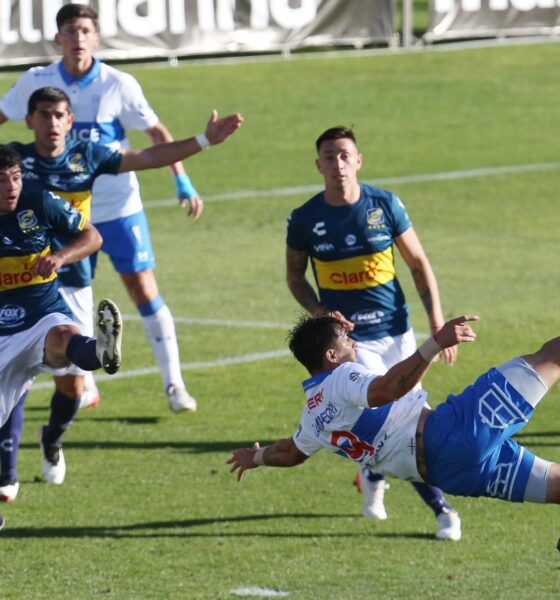 Fotografía de archivo en la que se registró un instante de un enfrentamiento entre los clubes chilenos de fútbol Universidad Católica y Everton, en el estadio Sausalito de Viña del Mar (Chile). EFE/Elvis González