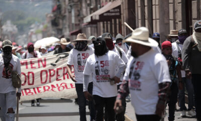 Manifestantes marchan rumbo al Palacio de Gobierno, en Morelia, estado de Michoacán (México). Fotografía de archivo. EFE/Iván Villanueva