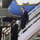 Fotografía cedida por la Embajada de Estados Unidos en República Dominicana del secretario de Estado estadounidense, Antony Blinken, quien llega en un vuelo procedente desde Haití, este jueves, al aeropuerto internacional Las Américas en Santo Domingo. EFE/ Embajada De Estados Unidos en República Dominicana