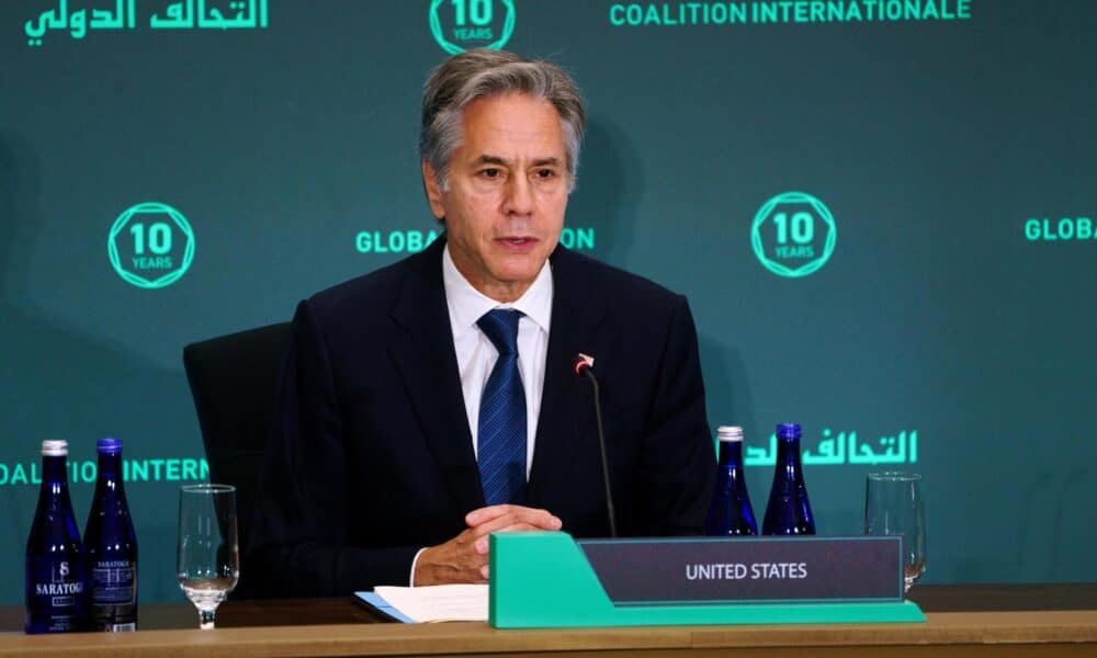 El secretario de Estado de Estados Unidos, Antony Blinken, pronuncia un discurso de apertura durante la Reunión Ministerial de la Coalición Global del Departamento de Estado para Derrotar a ISIS en el Departamento de Estado en Washington, DC, EE.UU., el 30 de septiembre de 2024. EFE/EPA/Will Oliver