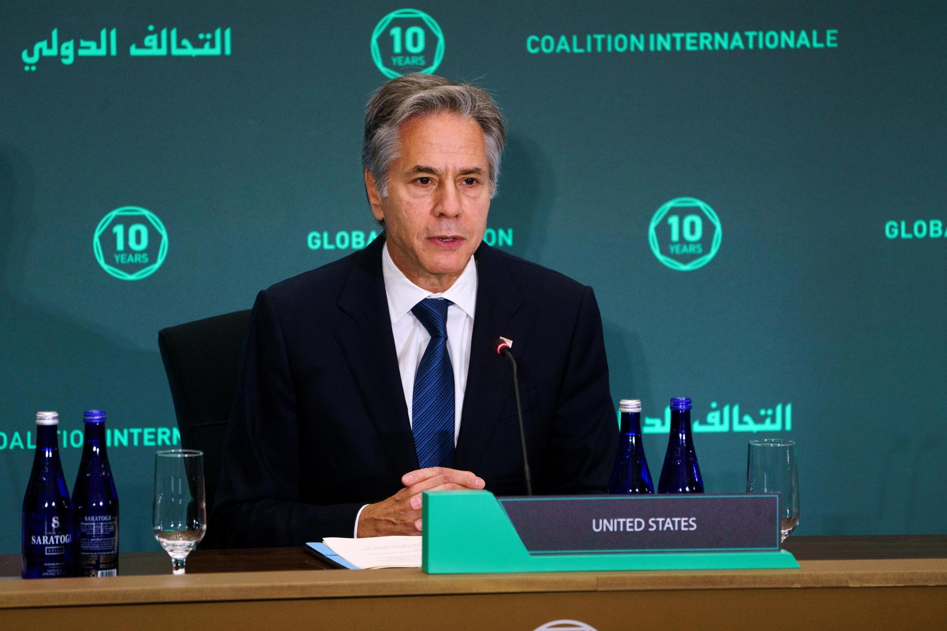 El secretario de Estado de Estados Unidos, Antony Blinken, pronuncia un discurso de apertura durante la Reunión Ministerial de la Coalición Global del Departamento de Estado para Derrotar a ISIS en el Departamento de Estado en Washington, DC, EE.UU., el 30 de septiembre de 2024. EFE/EPA/Will Oliver