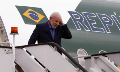 El presidente de Brasil, Luiz Inácio Lula da Silva, hace su arribo este domingo a la Ciudad de México (México). EFE/ Mario Guzmán