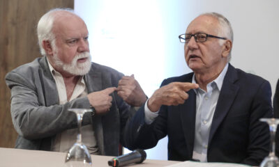 El ministro de Salud y Protección Social de Colombia, Guillermo Alfonso Jaramillo (d), habla este lunes durante una rueda de prensa junto al director de la Administradora de los Recursos del Sistema General de Seguridad Social en Salud (ADRES), Félix León Martínez, en Bogotá. EFE/ Carlos Ortega