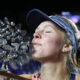 Magdalena Frech de Polonia posa con su trofeo durante la ceremonia de premiación de la final del torneo Guadalajara. EFE/ Francisco Guasco