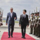 Fotografía cedida este lunes por la Secretaría de Relaciones Exteriores (SRE), del próximo Secretario de Educación, Mario Delgado, (d) y el presidente de República Dominicana, Luis Abinader (i), caminando durante su arribo este lunes a la Ciudad de México (México). EFE/Secretaría de Relaciones Exteriores/SOLO USO EDITORIAL/SOLO DISPONIBLE PARA ILUSTRAR LA NOTICIA QUE ACOMPAÑA (CRÉDITO OBLIGATORIO)