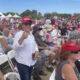 Imagen de archivo de la guatemalteca Mary Gutierrez, quien participa en un evento de campaña del expresidente y candidato a la presidencia de los Estados Unidos, Donald Trump, en Las Vegas (Estados Unidos). EFE/ Ana Milena Varón