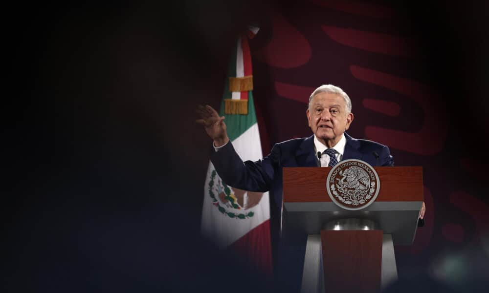 El presidente de México, Andrés Manuel López Obrador, participa este jueves, durante su conferencia de prensa matutina en Palacio Nacional de la Ciudad de México (México). EFE/ José Méndez