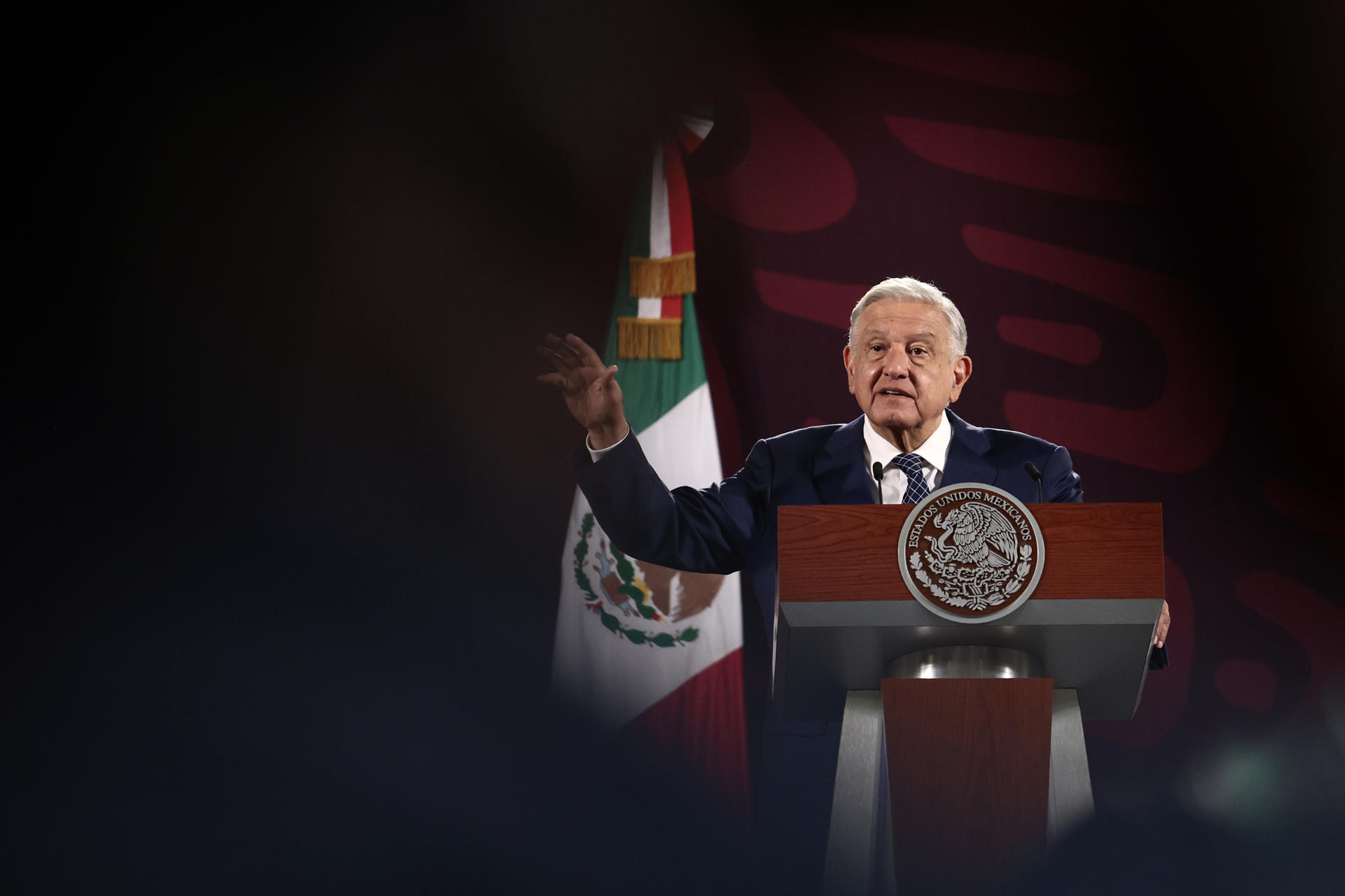 El presidente de México, Andrés Manuel López Obrador, participa este jueves, durante su conferencia de prensa matutina en Palacio Nacional de la Ciudad de México (México). EFE/ José Méndez