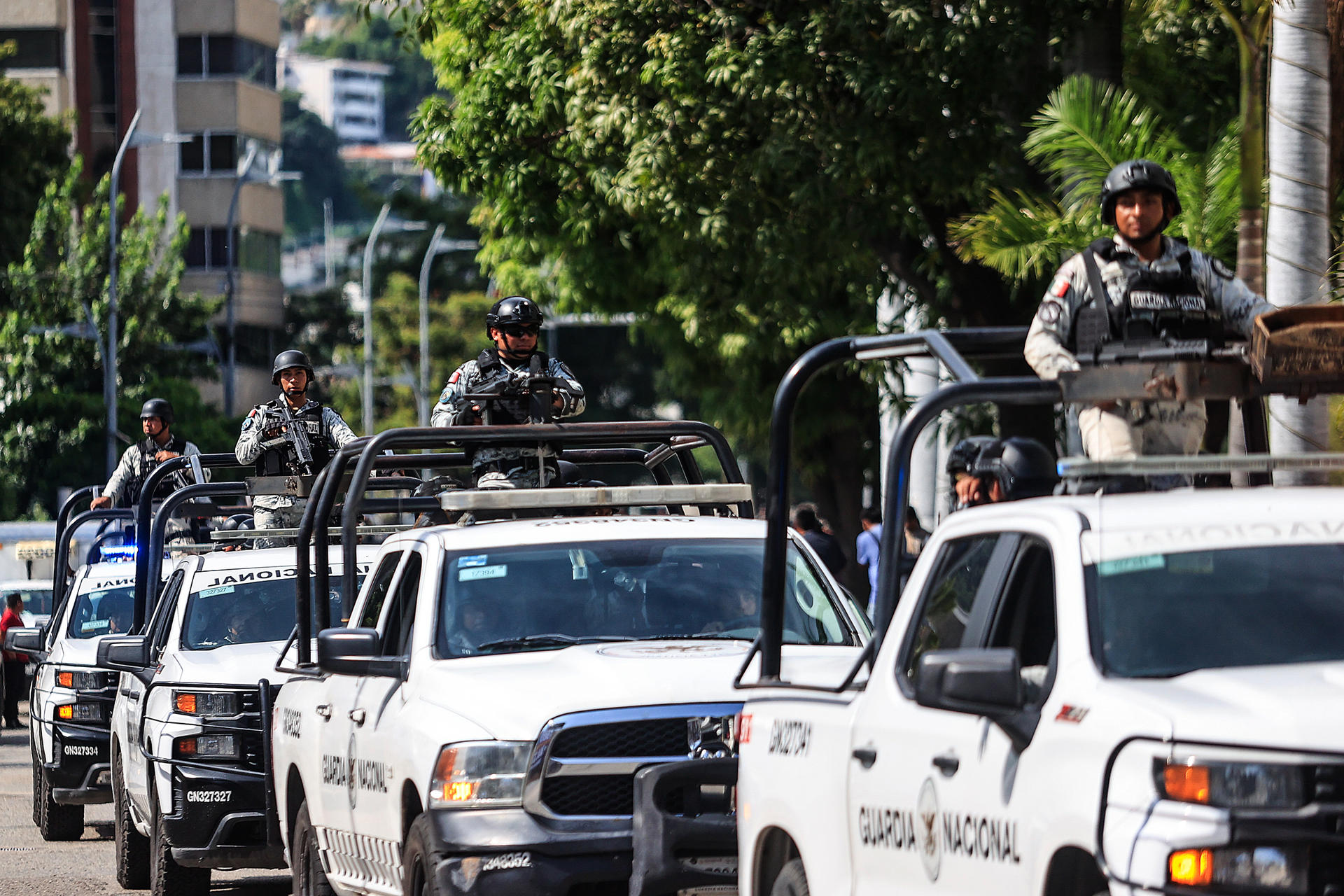 Fotografía de archivo del 9 de agosto de 2023 de vehículos de la Guardia Nacional en rondas de vigilancia, en la ciudad de Acapulco en el estado de Guerrero (México). EFE/David Guzmán