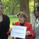 La bogada especializada en igualdad de género, Gloria Allred (c), habla durante una rueda de prensa junto a Veronika Didusenko (i) Miss Ucrania 2018, y Danielle Hazel, denunciante de Miss Mundo y de Miss América este lunes, en Nueva York (Estados Unidos). EFE/ Alicia Sánchez