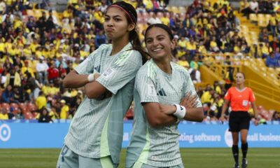 Montserrat Saldivar (i) de México celebra su gol con Fernanda Sotoen un partido del grupo A de la Copa Mundial Femenina sub-20. EFE/ Mauricio Dueñas Castañeda