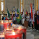 Migrantes de diferentes nacionalidades asisten a una misa este domingo en la catedral de Ciudad Juárez, en el estado de Chihuahua (México). La iglesia Católica en México celebró este domingo una misa especial en el marco de la Jornada Mundial del Migrante y Refugiado, una fecha impulsada por el papa Francisco. EFE/ Luis Torres