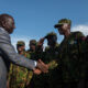 El presidente de Kenia, William Ruto, saluda a soldados a su llegada este sábado, a la ciudad de Puerto Principe (Haití). EFE/ Johnson Sabin