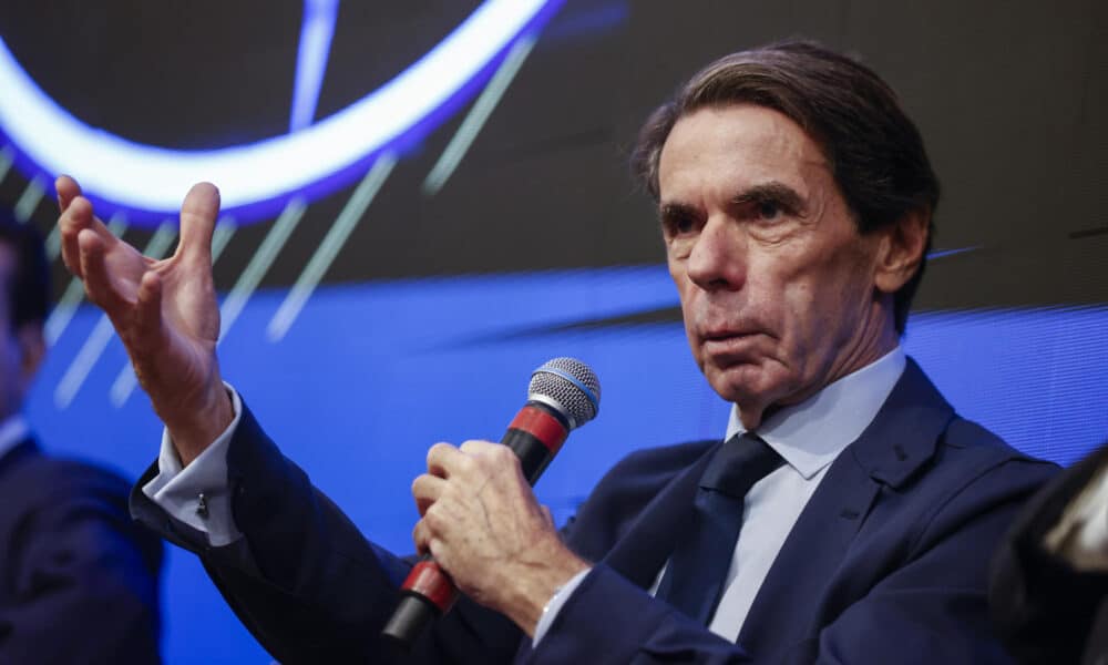 El expresidente del Gobierno español José María Aznar habla durante una conferencia este lunes, en la Asociación Comercial de São (Brasil). EFE/ Sebastiao Moreira