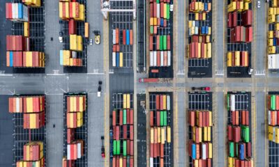 Una imagen tomada con un dron muestra contenedores en la terminal marítima de Seagirt antes de una probable huelga de la Asociación Internacional de Estibadores (ILA) por un nuevo contrato laboral en Baltimore, Maryland, EE.UU., el 30 de septiembre de 2024. EFE/JIM LO SCALZO