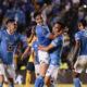 Camilo Cándido (i), Lorenzo Faravelli (c) y Carlos Rodríguez (d) de Cruz Azul celebran un gol anotado al América este sábado. EFE/José Méndez