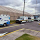 Fotografía cedida por el ministerio de defensa de Colombia de ambulancias a la espera de militares heridos en un ataque a la base militar de Puerto Jordán, en el departamento colombiano de Arauca (este), este martes en el aeropuerto militar de Catam en Bogotá (Colombia). EFE/ Ministerio De Defensa