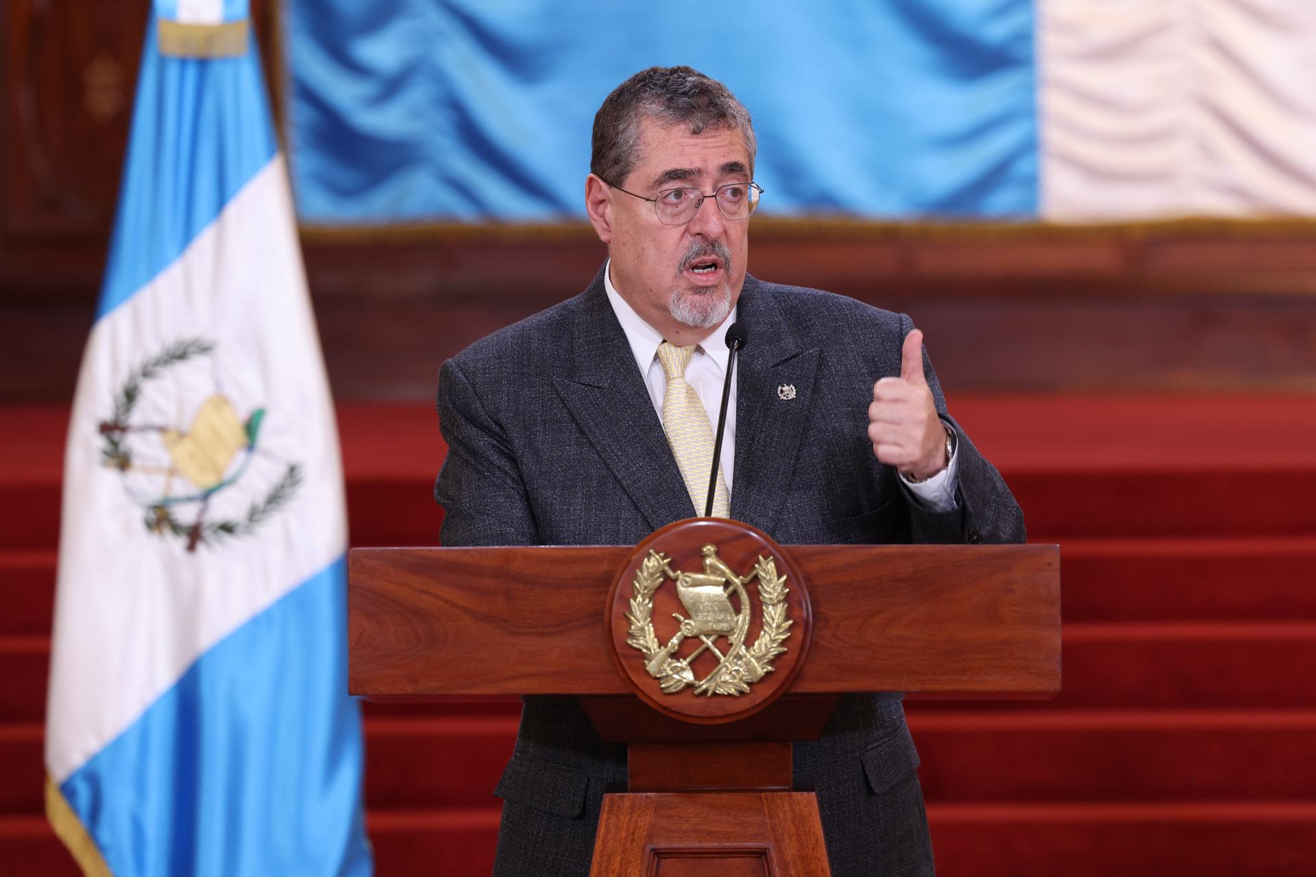 Fotografía de archivo del 5 de agosto de 2024 del presidente de Guatemala, Bernardo Arevalo De León, durante una conferencia de prensa en Ciudad de Guatemala (Guatemala). EFE/ Mariano Macz