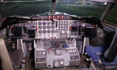 Fotografía de la cabina del avión cisterna Tanker Electra T481 en el Aeropuerto Internacional de Viru Viru , en la ciudad de Santa Cruz (Bolivia). EFE/ Juan Carlos Torrejón