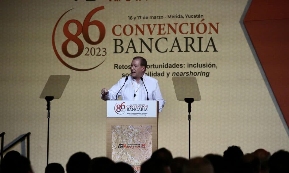 El presidente entrante de la Asociación de Bancos de México (ABM), Julio Carranza, habla en la 86 Convención Bancaria en la ciudad de Mérida, estado de Yucatán (México). Archivo. EFE/Lorenzo Hernández