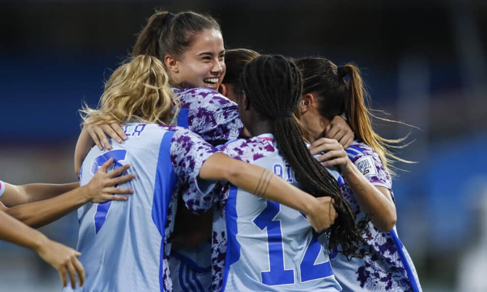 Jugadoras de España celebran un gol en un partido del grupo C de la Copa Mundial Femenina sub-20. EFE/ Ernesto Guzmán