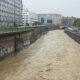 Fotografía del río Wien desbordado este domingo, en Viena (Austria). EFE/ Jordi Kuhs