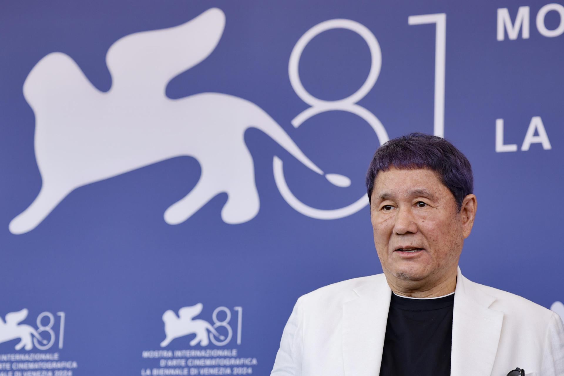 El director japonés Takeshi Kitano posa en una sesión fotográfica de 'Broken Rage' en el 81 ° Festival Internacional de Cine de Venecia, en Venecia, Italia, el 6 de septiembre de 2024. La película se presenta fuera de competición en el festival que se celebra del 28 de agosto al 7 de septiembre de 2024. (Cine, Cine, Italia, Japón, Niza, Venecia) EFE/EPA/FABIO FRUSTAC