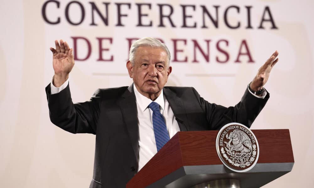 El presidente de México, Andrés Manuel López Obrador, participa durante su conferencia de prensa matutina este viernes en Palacio Nacional de la Ciudad de México (México). EFE/ José Méndez