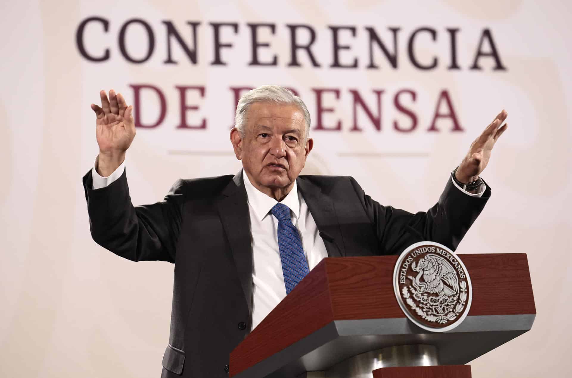 El presidente de México, Andrés Manuel López Obrador, participa durante su conferencia de prensa matutina este viernes en Palacio Nacional de la Ciudad de México (México). EFE/ José Méndez