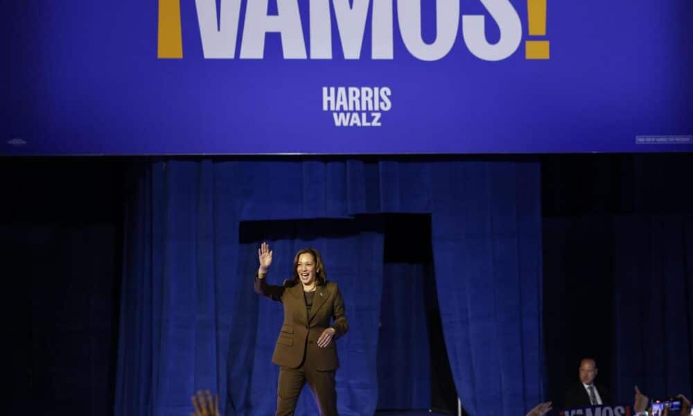 La candidata demócrata, la vicepresidencia de Estados Unidos Kamala Harris, llega este domingo a un acto de campaña en Las Vegas (Estados Unidos). EFE/EPA/CAROLINE BREHMAN