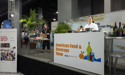 Fotografía cedida por Rodrigo Pérez Castaño del pabellón del jamón en la feria Americas Food & Beverage este miércoles, en Miami Beach (Estados Unidos). EFE/ Rodrigo Pérez Castaño /SOLO USO EDITORIAL/SOLO DISPONIBLE PARA ILUSTRAR LA NOTICIA QUE ACOMPAÑA (CRÉDITO OBLIGATORIO) NO VENTAS