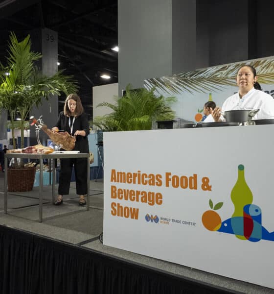 Fotografía cedida por Rodrigo Pérez Castaño del pabellón del jamón en la feria Americas Food & Beverage este miércoles, en Miami Beach (Estados Unidos). EFE/ Rodrigo Pérez Castaño /SOLO USO EDITORIAL/SOLO DISPONIBLE PARA ILUSTRAR LA NOTICIA QUE ACOMPAÑA (CRÉDITO OBLIGATORIO) NO VENTAS