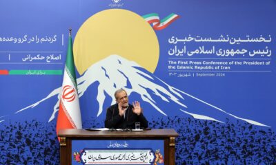 El presidente iraní, Masoud Pezeshkian, habla durante su primera conferencia de prensa con medios locales y extranjeros desde que asumió el cargo en Teherán, Irán, el 16 de septiembre de 2024. Según los medios oficiales iraníes, Pezeshkian pidió la unidad nacional y dejar de lado las diferencias entre las facciones políticas. (Teherán) EFE/EPA/ABEDIN TAHERKENAREH