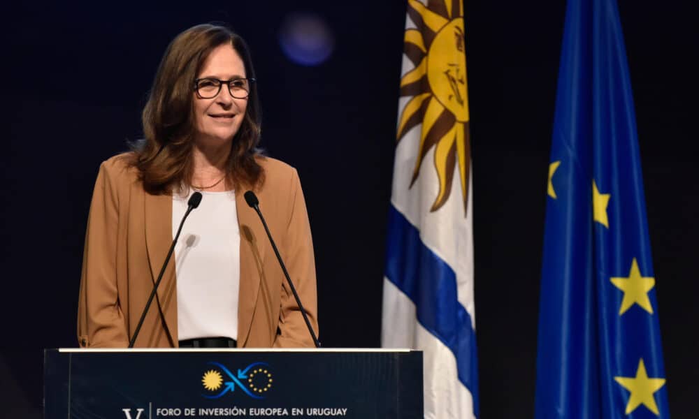 La ministra de Industria, Energía y Minería de Uruguay, Elisa Facio, habla durante el V Foro de Inversión Europea este lunes, en Montevideo. EFE/ Federico Gutiérrez