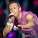 Fotografía de archivo del cantante británico Chris Martin, líder de la banda británica Coldplay, mientras se presenta en el estadio Parken en Copenhague, Dinamarca, el 5 de julio de 2023. EFE/EPA/Mads Claus Rasmussen